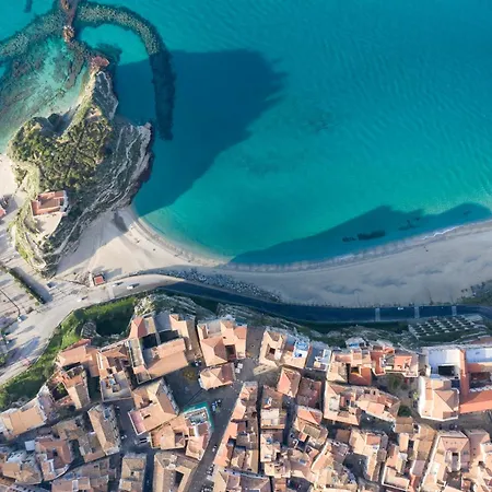 Kira Kira Hospitality 3* Santa Domenica