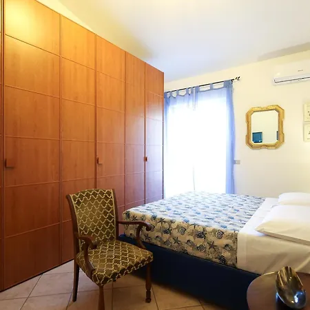 Kira Kira Hospitality Panzió Santa Domenica