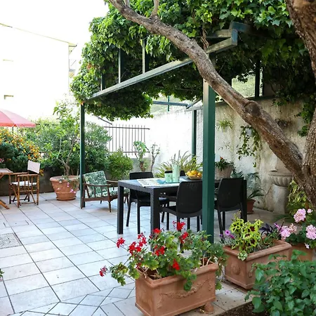 Kira Kira Hospitality Panzió Santa Domenica